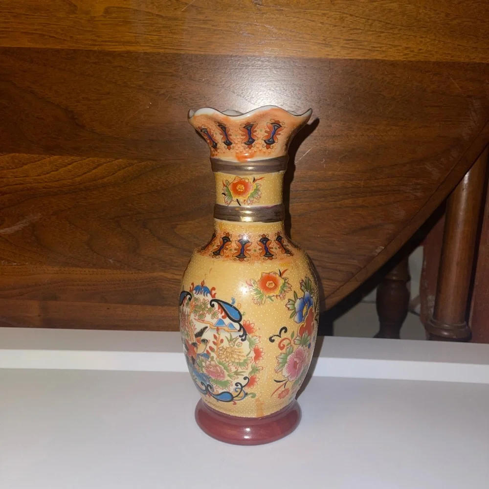 Fluted Satsuma Vase Birds Japanese Textured Gold Hand painted Stunning